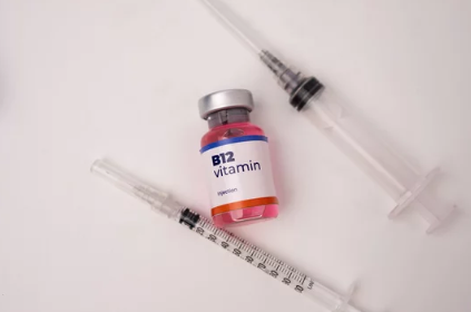diagram showing B12 injection loading dose followed by lower maintenance doses