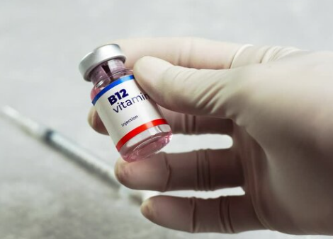 Vitamin B12 Injections for Weight Loss injection vial next to a doctor guided MIC and lipotropic treatment plan